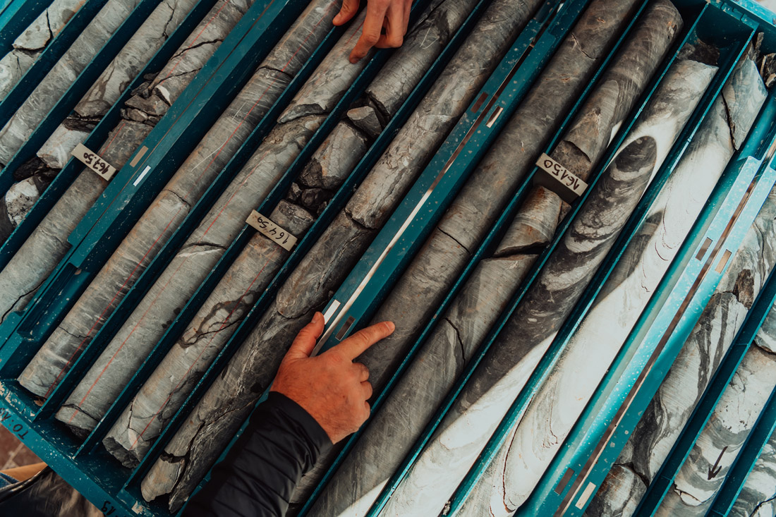 gold-explorer-discovers-stacked-high-grade-zones-in-ontario's-dryden-district