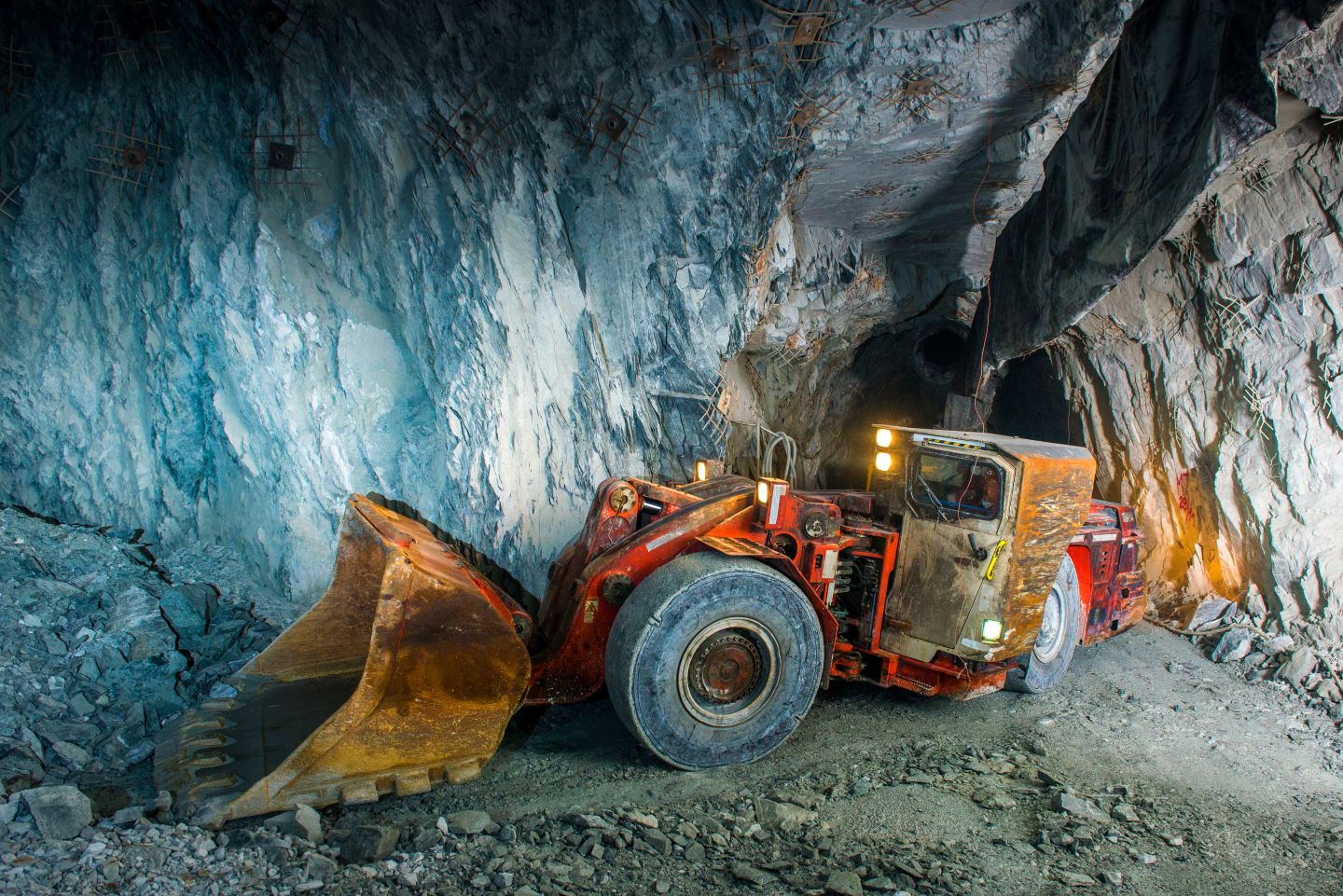 aura-minerals-completes-mineracao-serra-grande-gold-mine-acquisition