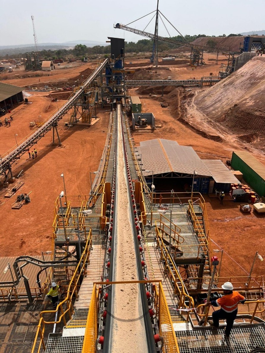 kiniero-delivers-first-ore-to-mill-and-commences-operations