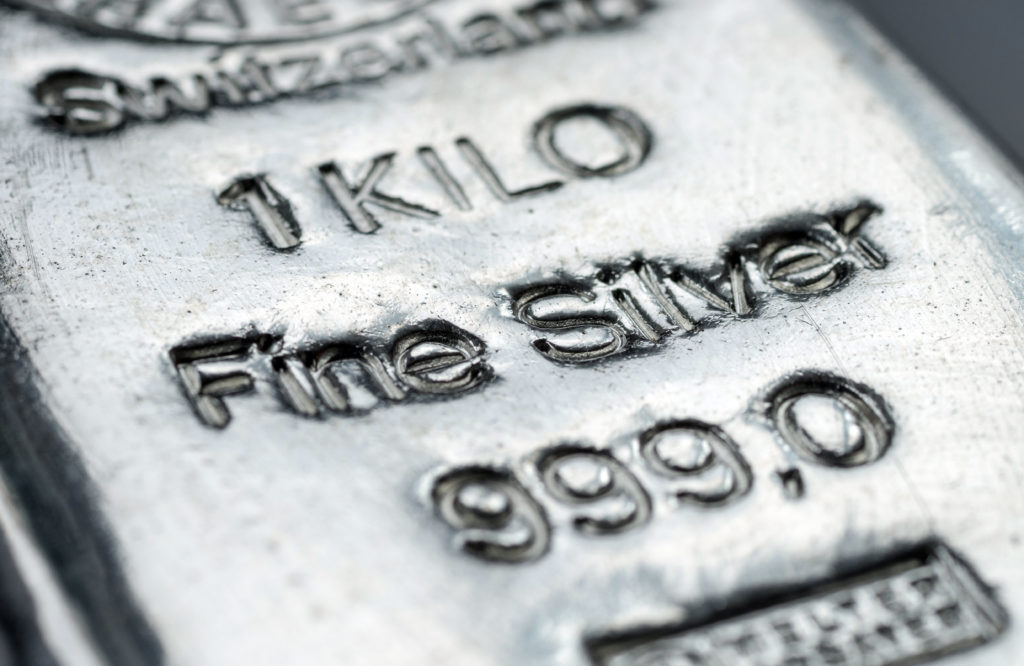 silver-price-suffers-biggest-loss-since-2021,-gold-price-falls-from-record
