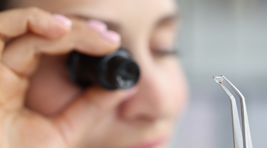 diamond-crash-2025:-market-slump-met-tech-pressure