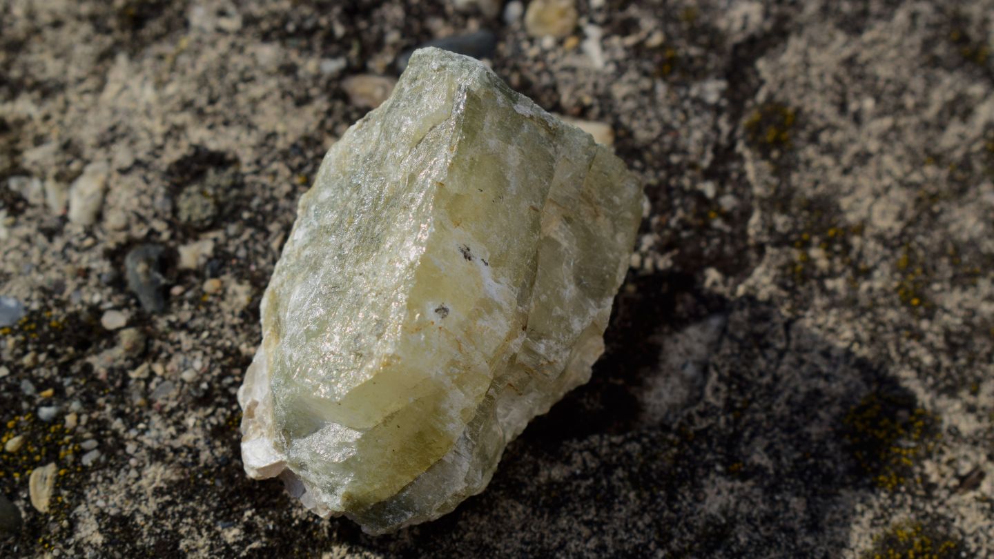 pls-signs-two-year-spodumene-supply-deal-with-canmax