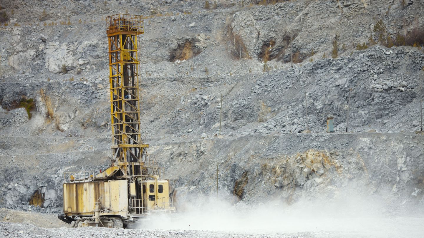 azimut-announces-first-drill-results-from-rosa-zone,-quebec