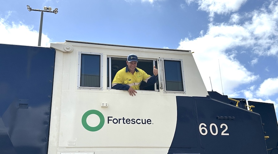 fortescue-rolls-out-battery-trains-in-western-australia